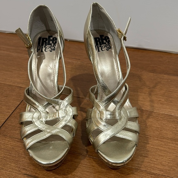 Gold cork heels - Picture 2 of 4